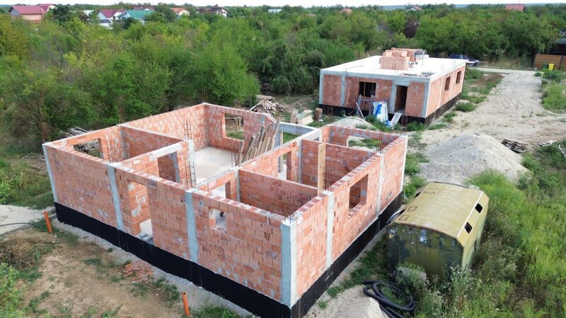 Casa la rosu de vanzare 4 camere 100 mp utili teren 500 mp