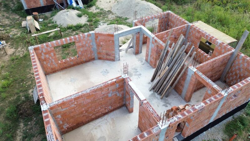 Casa la rosu de vanzare 4 camere 100 mp utili teren 500 mp