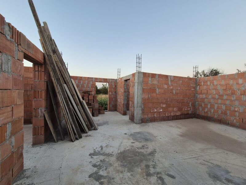 Casa la rosu de vanzare 4 camere 100 mp utili teren 500 mp